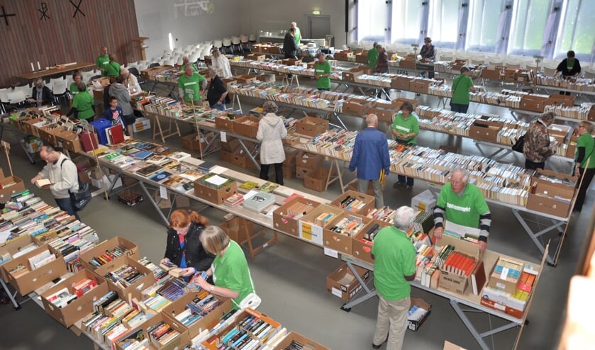 Een eerdere editie van de boekenmarkt in de Scheppingskerk.