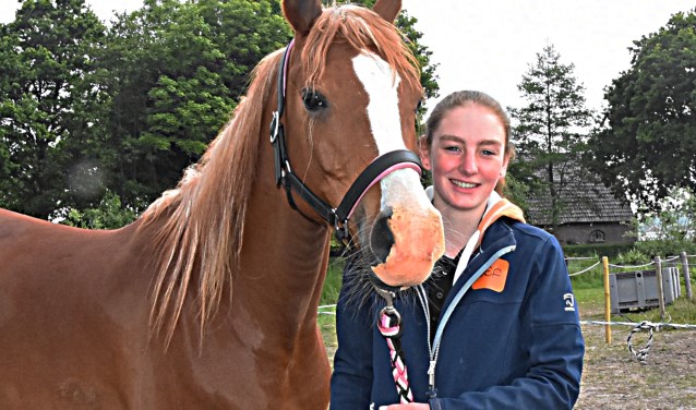 Desirée met haar paard Habischa-Badia.