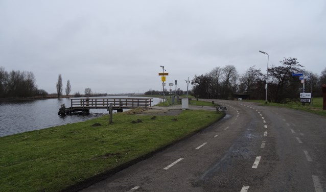 De Zijldijk ter hoogte van het fiets- en voetgangerspontje naar de Merenwijk.