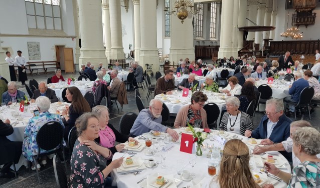 Alle paren bijeen in de Hooglandse Kerk. | Foto: Emile van Aelst
