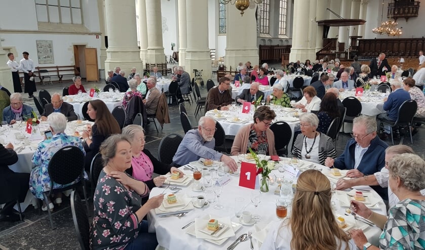 Alle paren bijeen in de Hooglandse Kerk. | Foto: Emile van Aelst