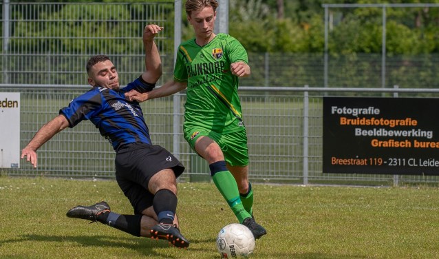 Tim Bakker had een belangrijke rol op de linkerflank.