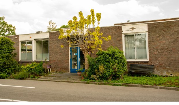 Het voormalige kantoor van de gemeentewerf heeft wel een opknapbeurt nodig voordat de bibliotheek hier terecht kan.