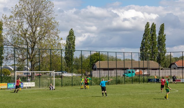 Ook met tien man wist ASC te scoren. | Foto Wil van Elk