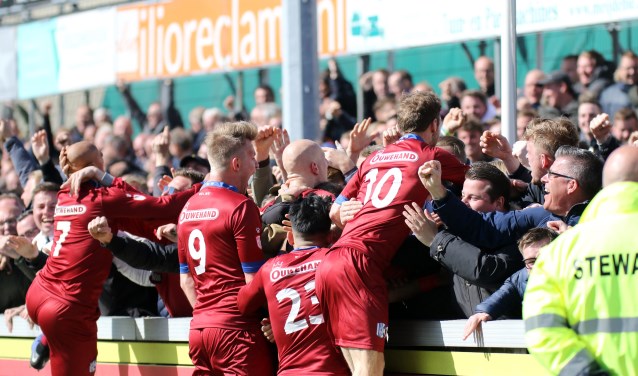 De ontlading was compleet na het winnende doelpunt. | Foto: OrangePictures