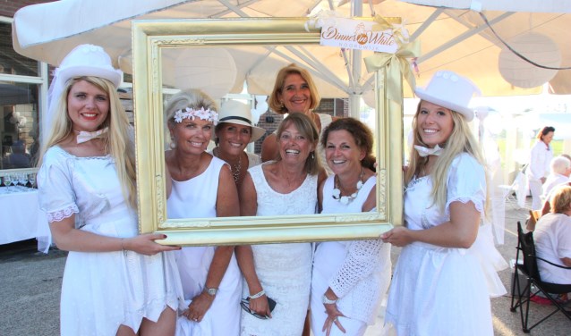 Met ‘Dinner in white’ gaat het heel duidelijk om wit in alle toonaarden. | Foto: WS