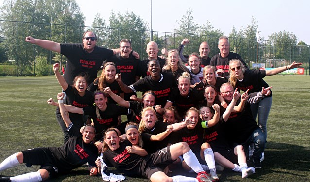 De dames 1 van FC Rijnvogels werden kampioen en promoveren naar de Topklasse. | Foto: PR