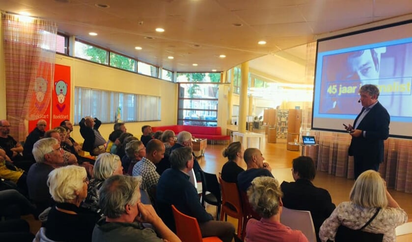 Charles Groenhuijsen neemt het publiek langs nepnieuws en optimisme.