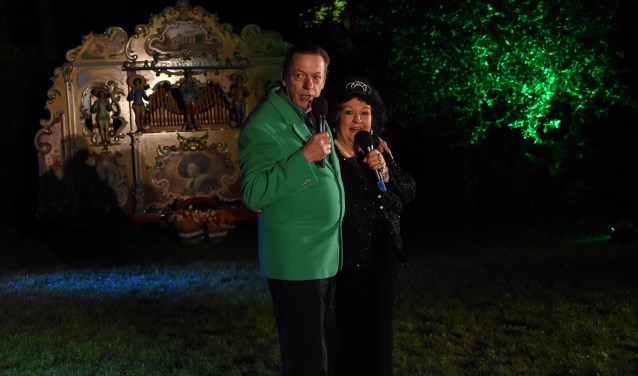 Willem Bey (neef van Mary Bey, de Zangeres Zonder Naam) en Harmina de Jonge. | Foto: