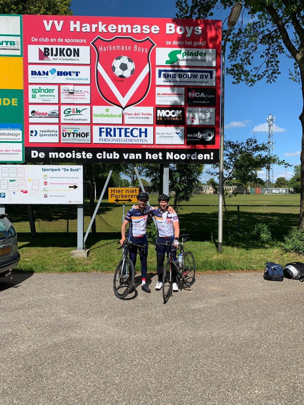 Even op de fiets de wedstrijd van FC Lisse tegen Harkemase Boys bezoeken!