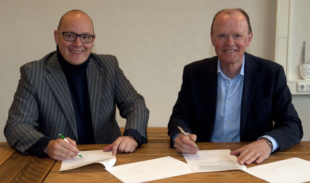 John van der Tol (l) neemt afscheid. Voorzitter Frans Heemskerk (r) moet daarom met het bestuur op zoek naar een nieuwe citymanager.