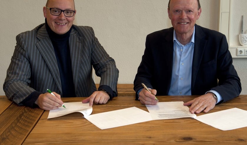 John van der Tol (l) neemt afscheid. Voorzitter Frans Heemskerk (r) moet daarom met het bestuur op zoek naar een nieuwe citymanager.