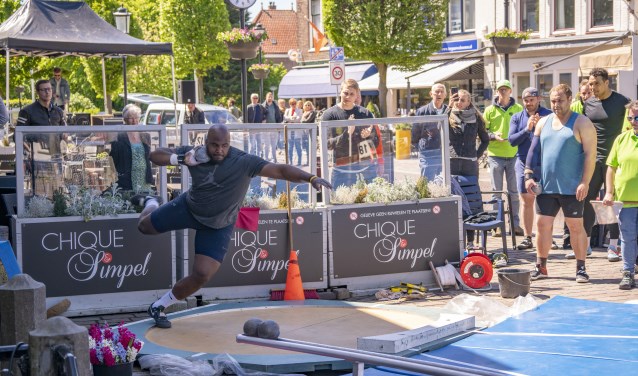 Patrick Cronie met de kogel in actie op het Vierkant.