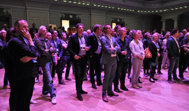 Er werd belangstellend geluisterd naar wethouder Yvonne van Delft.
