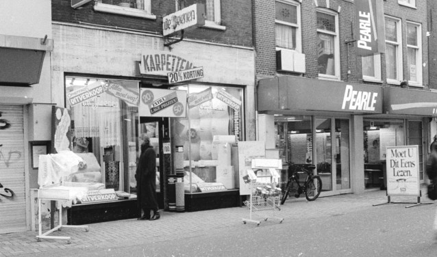 Het doek was gevallen, in 1995 ging de behangzaak De Drie Eenen dicht. Foto: Niek Bavelaar.