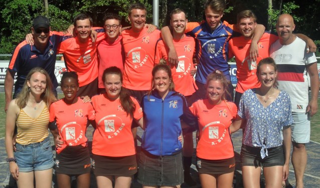 Fiks 2 promoveert naar de Reserve Hoofdklasse. Een ongekend resultaat voor de selectie van de korfbalvereniging: volgend seizoen mogen in de veldcompetitie beide teams op hoofdklasse-niveau uitkomen.