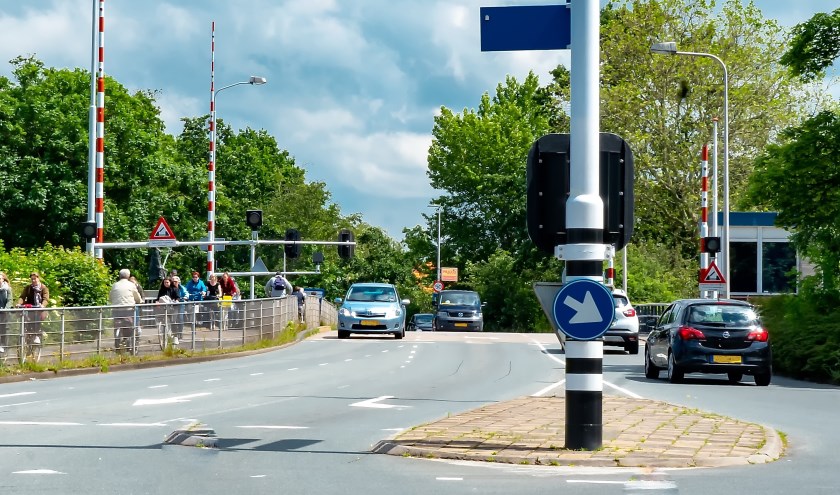 De Stierenburg wordt altijd druk gebruikt door zowel auto- als fietsverkeer.
