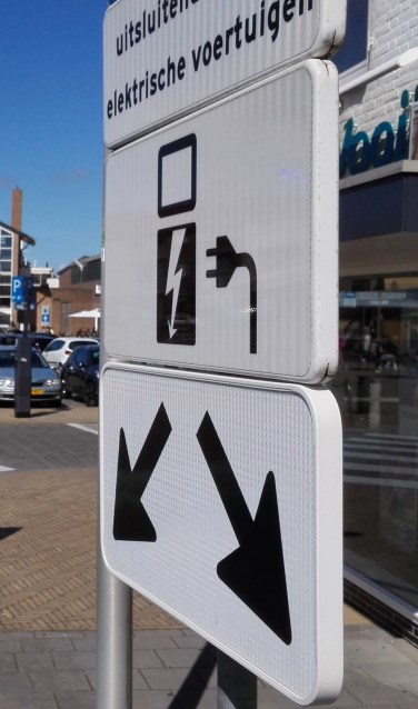 In Katwijk staan inmiddels meer dan 30 laadpalen voor elektrische auto's