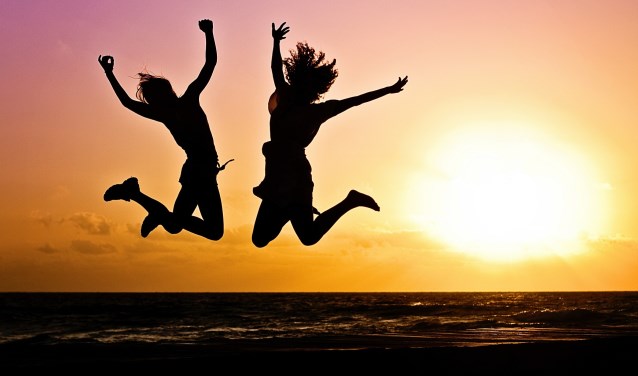 Yeah, geslaagd! Een mooier begin van de vakantie is er voor deze jongeren niet.