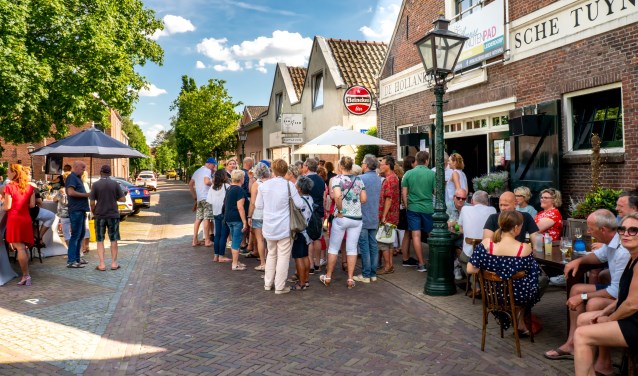 Drukte bij pleisterplaats De Hollandsche Tuyn. | Foto: J.P. Kranenburg