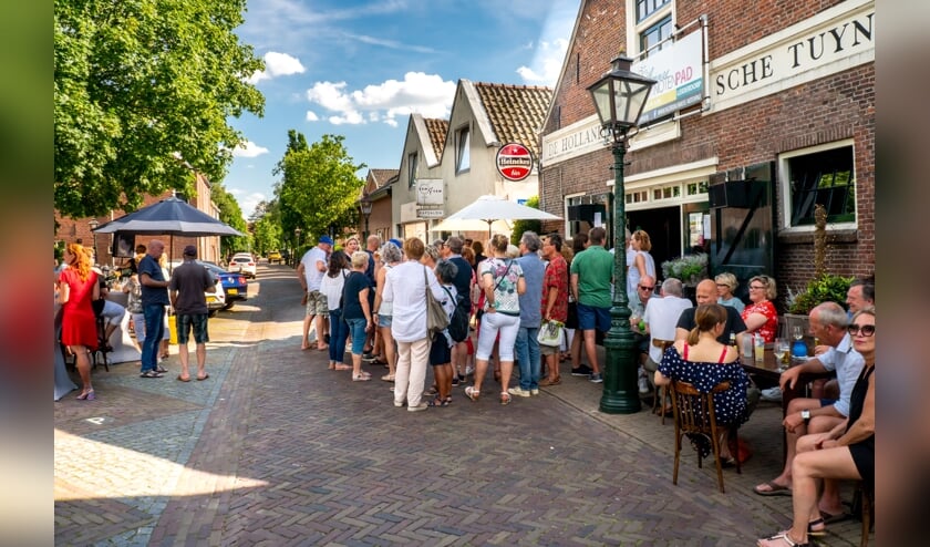 Drukte bij pleisterplaats De Hollandsche Tuyn. | Foto: J.P. Kranenburg