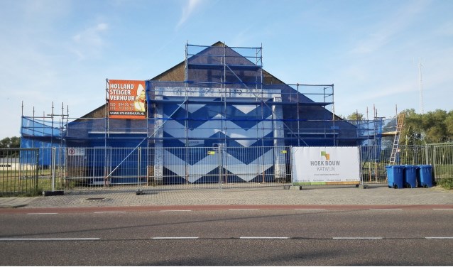 Het voormalige boothuis staat in de steigers. De aannemer is gisteren begonnen met restauratie. | Foto: RD