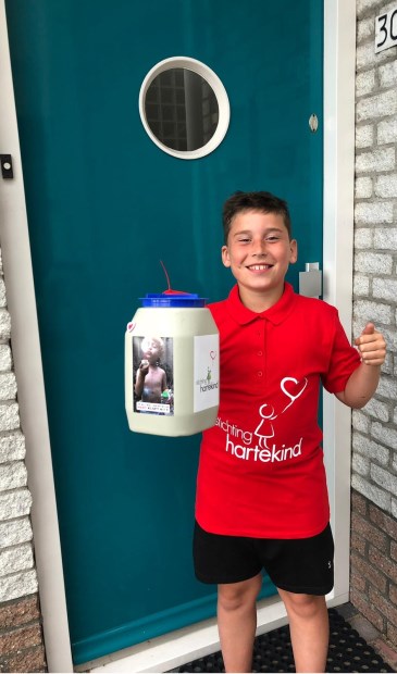 Ook deze jongen hielp mee bij de collecte voor Stichting Hartekind.