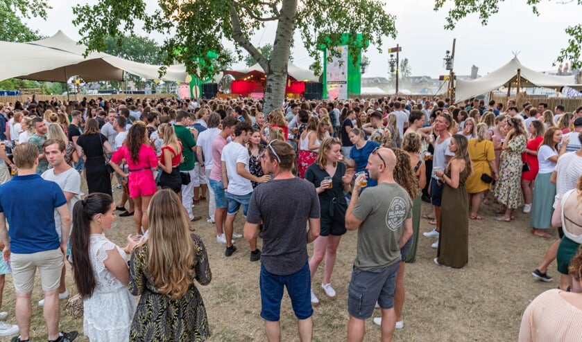 Een gezellige Zomerborrel071 in het decor van PUUR.