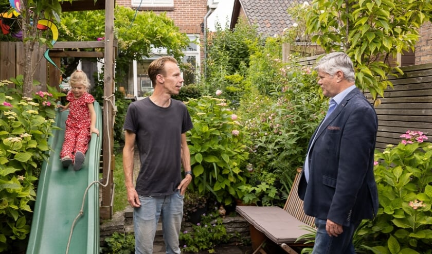 Wethouder op bezoek bij tuinambassadeurs