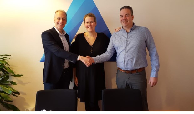 De deal wordt bezegeld.