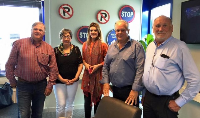 Willem Weijers heeft talloze bijeenkomsten bijgewoond over de branche, Hier staat hij links, naast Irma Brauers (VRB), voormalig Kamerlid en huidig Staatssecretaris van defensie Barbara Visser, Ruud Rutten (FAM) en Peter van Neck ( voormalig voorzitter van de VRB). (Archieffoto Rij-instructie)