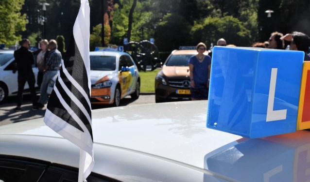 De rijscholenbranche was in groten getale aanwezig bij het afscheid van Henk Reinink.