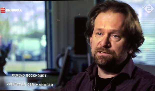 Berend Bockhoudt legt in de tv-uitzending van Zembla uit waarom het ICT-systeem van het CBR faalt.