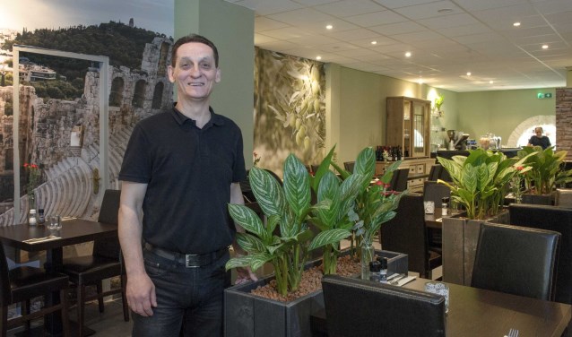 Sakis Isantoulas opende in juni de deuren van Irodion op het Rivierenplein Foto: Ben Nienhuis