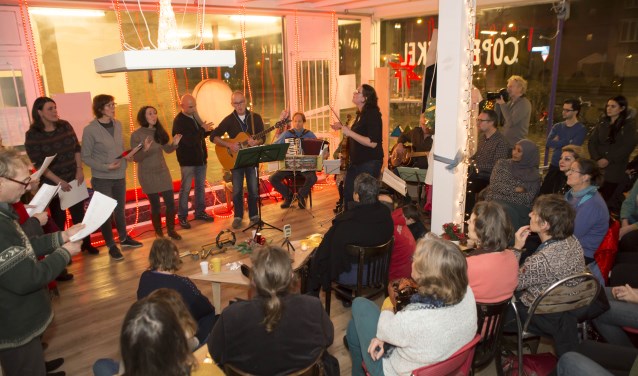 Er wordt druk gerepeteerd voor ‘Familie Boschveld’ Foto: Niek Geneuglijk