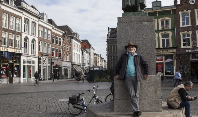 André van den Bogaert op de Bossche Markt. Foto: Michel van de Langenberg