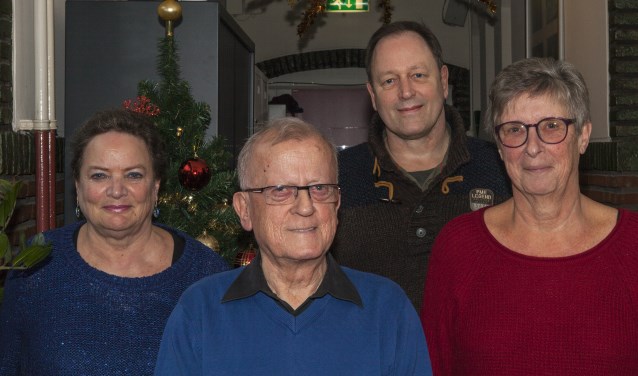 Het nieuwe bestuur van het Steunpunt Zelfhulp 's-Hertogenbosch en Regio met achteraan Jack Spruyt