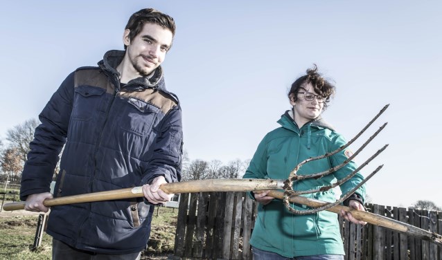 Voedseltuin Villanueva draait op de inzet van vrijwilligers, v.l.n.r. Teun en Barbara. Foto: Niek Geneuglijk
