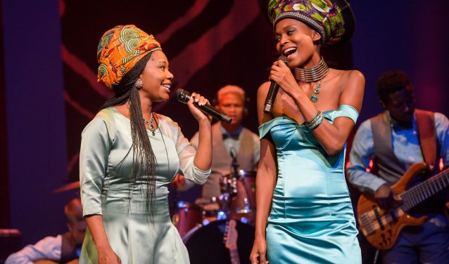 De African Mamas en Leoni Jansen brengen een eerbetoon aan Miriam Makeba: 'moeder van Afrika'. Foto: Wim Lanser