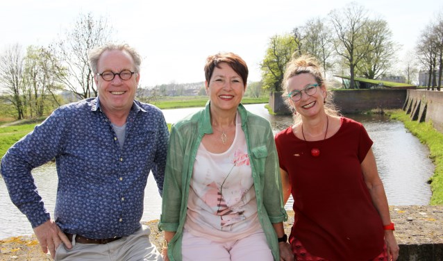 Leny Cobben tussen haar opvolgers Colien Willems en Joep Dingemans (links) Foto: Gérard van Kessel