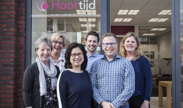 Het team van Hoortijd staat voor u klaar: v.l.n.r. Hilde van Helvoirt, Carla Vermeer, Suzan van Domburg, Michel Kloppenburg, Matthijs Fokkens en Rosanne Kuijpers. Foto: Michel van de Langenberg