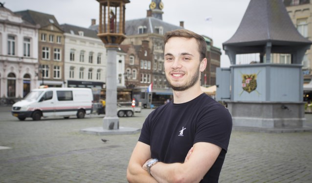 Bosschenaar Pim van Boxtel showt trots zijn DutchCraft shirt. Foto: Niek Geneuglijk