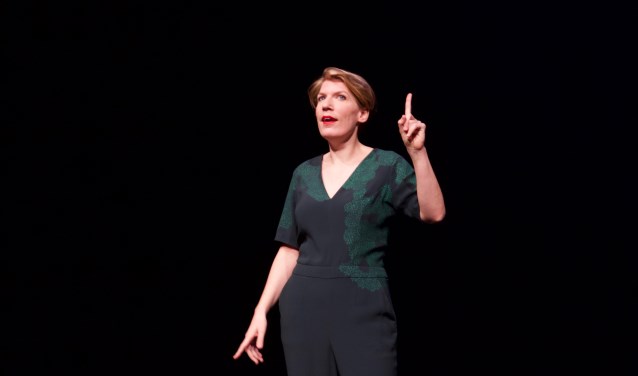 Paulien Cornelisse in het theater met een voorstelling over mos