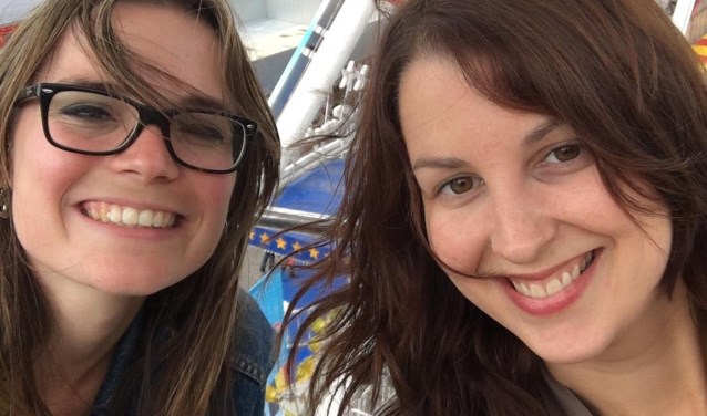 Sabrina en Annebel gaan voor een goed gesprek en gezelligheid
