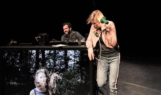 Een scene uit de muziek-theatrale voorstelling Ronja. Foto: INDYMAH