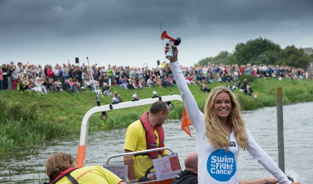 Het startschot werd bij een eerdere editie gegeven door voormalig topzwemster Inge de Bruijn. Foto: Marjo van de Peppel-Kool