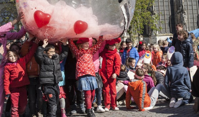Op de Parade vond de eerste Date plaats tussen leerlingen van BBS Boschveld en KC De Kameleon. Foto: Michel van de Langenberg