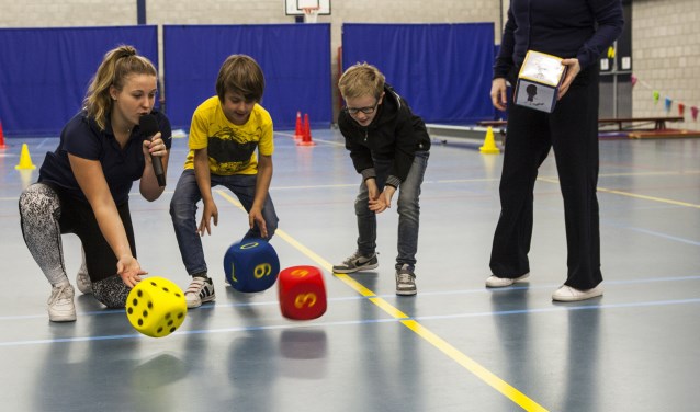 Volop plezier tijdens de feestelijke presentatie van de RekenBeweegBox. Foto: Michel van de Langenberg