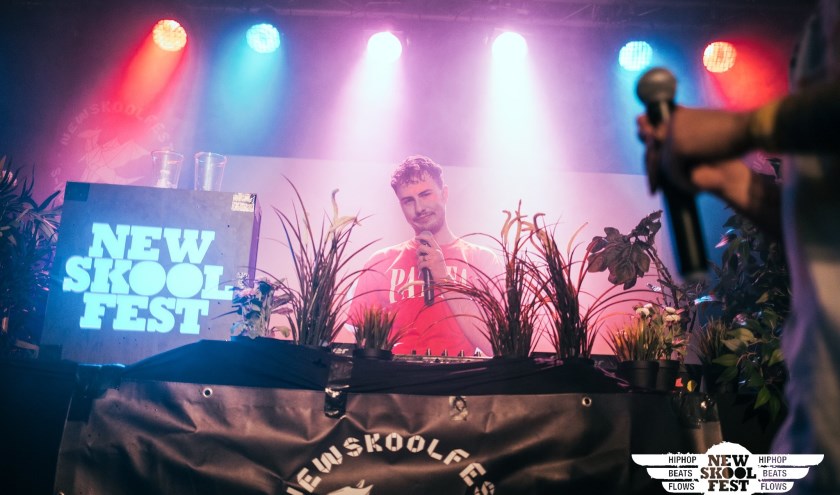 Bekende hiphopartiesten treden op tijdens de laatste editie van Newskoolfest (2017). Foto: Newskoolfest