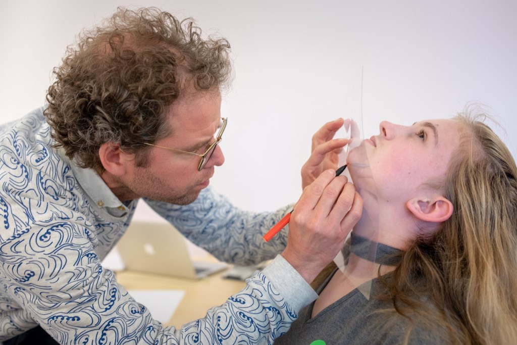 Joost van Wijmen aan het werk tijdens een van zijn encounters. Foto: Marcel de Buck